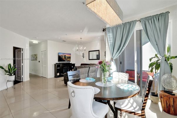 Chandelier, Dining room, Interior, Living room, Recessed Lighting