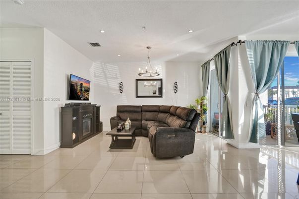 Interior, Living room, Pendant Lights, Recessed Lighting