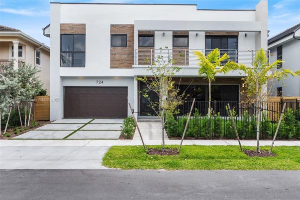 Attached, Exterior, Facade, Modern