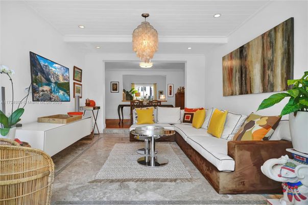 Dining room, Interior, Living room, Pendant Lights, Recessed Lighting