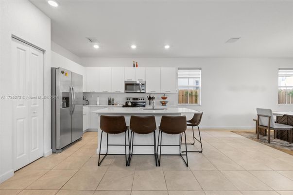 Dining room, Interior, Kitchen, Recessed Lighting, Stainless Steel Appliances