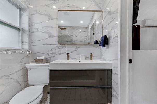 Bathroom, Interior, Marble Walls, Recessed Lighting