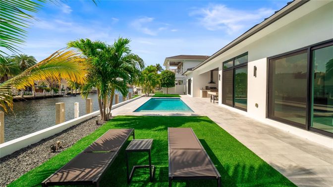 Exterior, Pool, Water