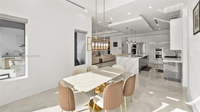 Dining room, Interior, Kitchen, Pendant Lights, Recessed Lighting, Stainless Steel Appliances