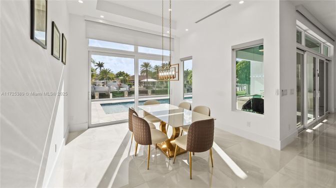 Dining room, Interior, Pendant Lights, Recessed Lighting