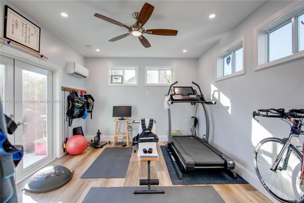 Fitness Equipment, Interior, Recessed Lighting, Wood Texture Flooring