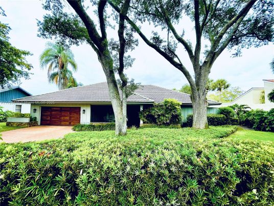 Attached, Backyard, Exterior, Facade, Brick Facade, Ranch