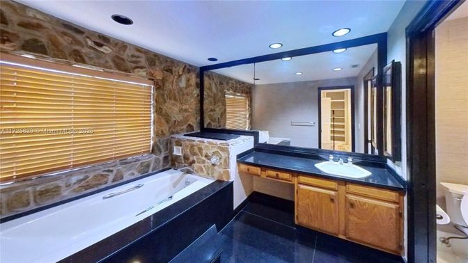 Bathroom, Dual Sink Vanities, Interior, Recessed Lighting