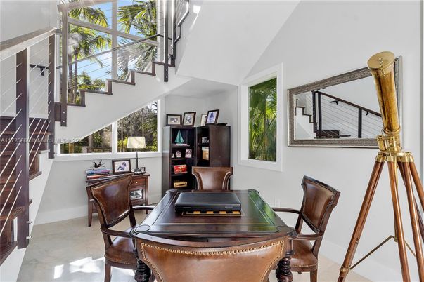 Home Office, Interior
