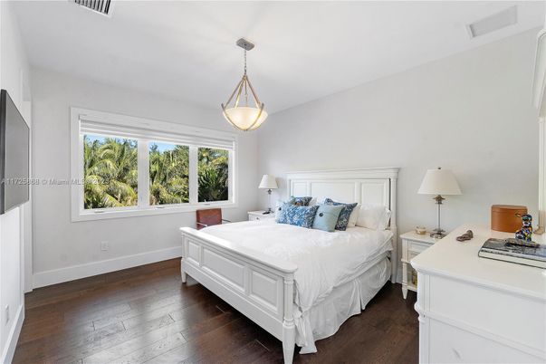 Bedroom, Interior, Pendant Lights, Wood Texture Flooring