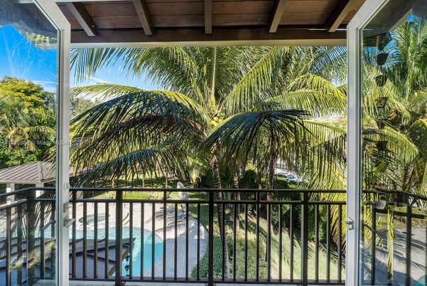 Exterior, Pool, Other
