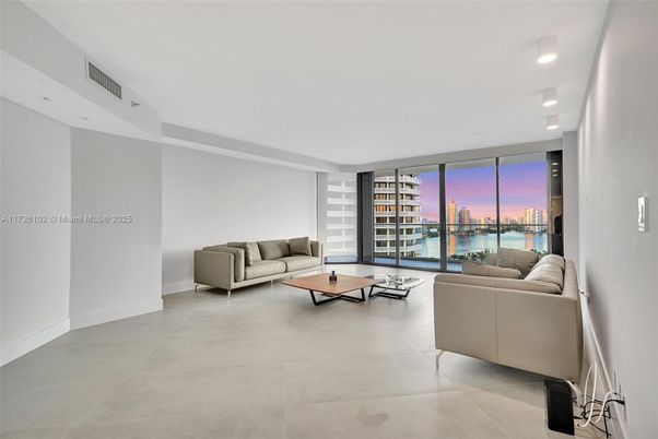Interior, Living room, Recessed Lighting, Water