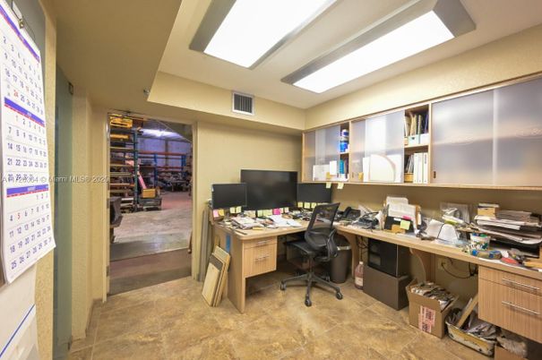 Home Office, Interior
