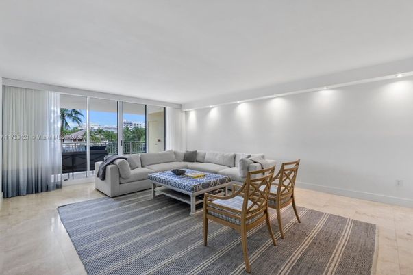 Dining room, Interior, Living room, Recessed Lighting