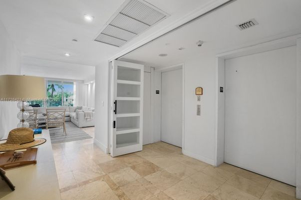 Elevator, Interior, Living room, Recessed Lighting