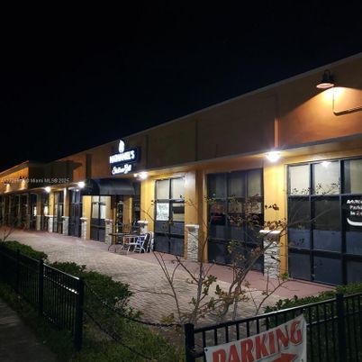 Exterior, Facade, Modern