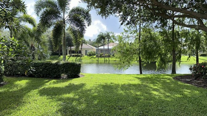 Exterior, Lake