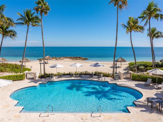 Exterior, Lake, Pool, Water