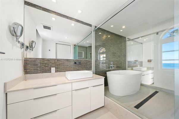 Bathroom, Dual Sink Vanities, Free Standing Baths, Glass Shower, Interior, Recessed Lighting