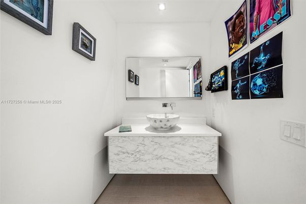 Bathroom, Interior, Recessed Lighting