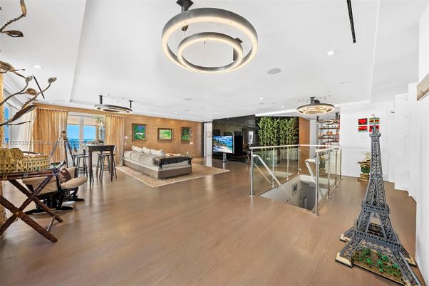 Interior, Living room, Pendant Lights, Recessed Lighting, Wood Texture Flooring, Wooden Walls