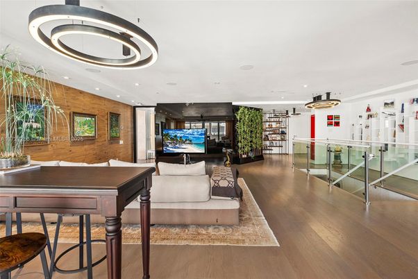 Interior, Living room, Pendant Lights, Piano, Recessed Lighting, Wood Texture Flooring, Wooden Walls