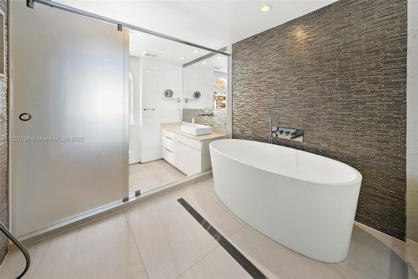 Bathroom, Free Standing Baths, Glass Shower, Interior, Recessed Lighting
