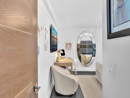Home Office, Interior
