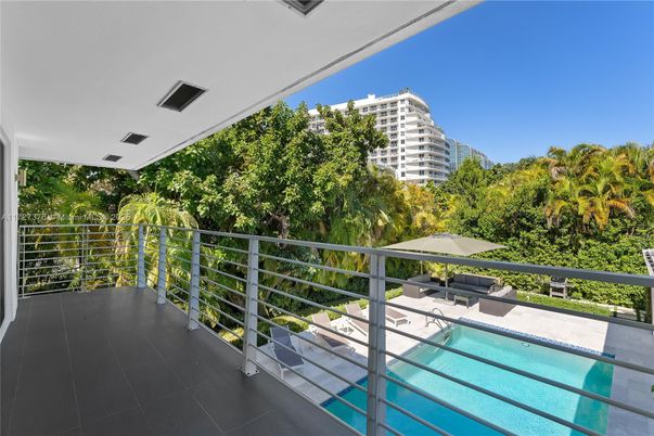 Exterior, Pool, Other