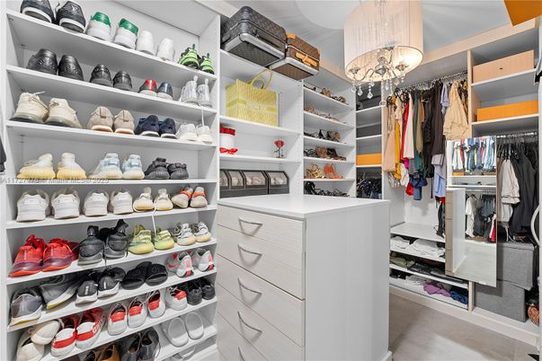 Interior, Walk-in Closets