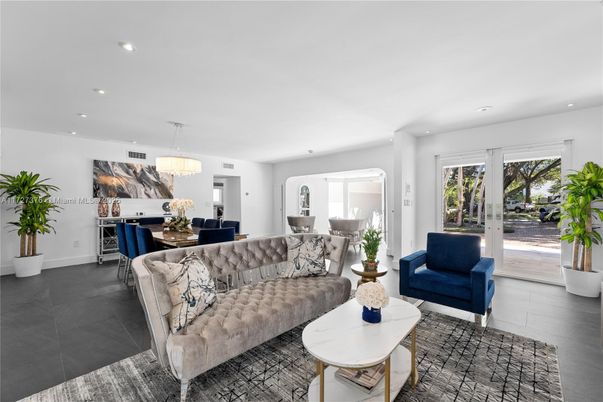 Chandelier, Dining room, Interior, Living room, Recessed Lighting