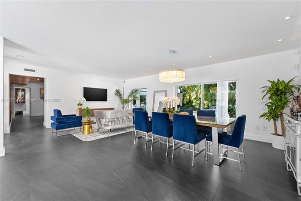 Dining room, Interior, Living room, Pendant Lights, Recessed Lighting