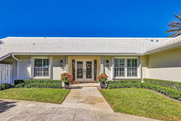 Exterior, Facade, Ranch