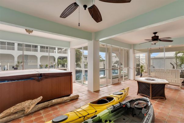Hot Tub, Interior, Sun Room