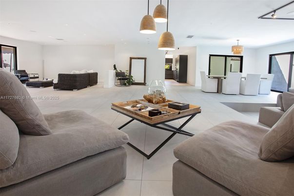 Interior, Living room, Pendant Lights, Recessed Lighting