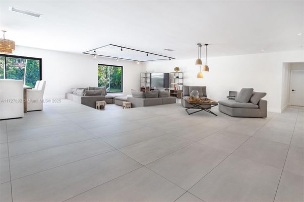 Interior, Living room, Pendant Lights, Recessed Lighting