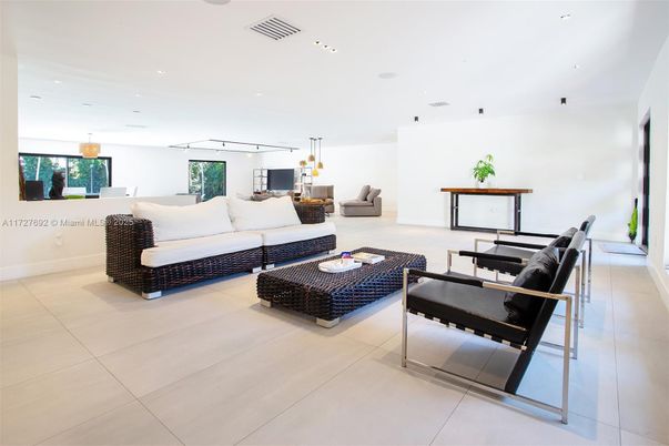 Interior, Living room, Pendant Lights, Recessed Lighting
