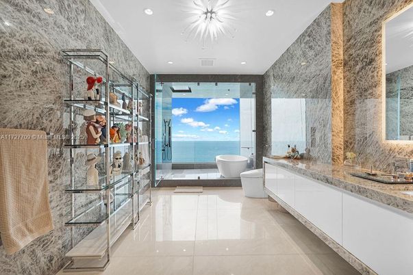 Bathroom, Dual Sink Vanities, Interior, Recessed Lighting, Water