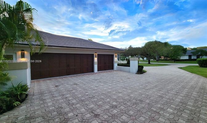 Detached Garage, Exterior