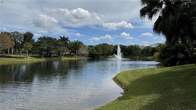 Exterior, Lake