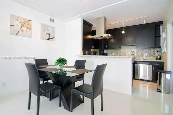 Dining room, Interior, Kitchen, Pendant Lights, Stainless Steel Appliances