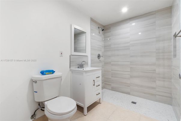 Bathroom, Interior, Recessed Lighting