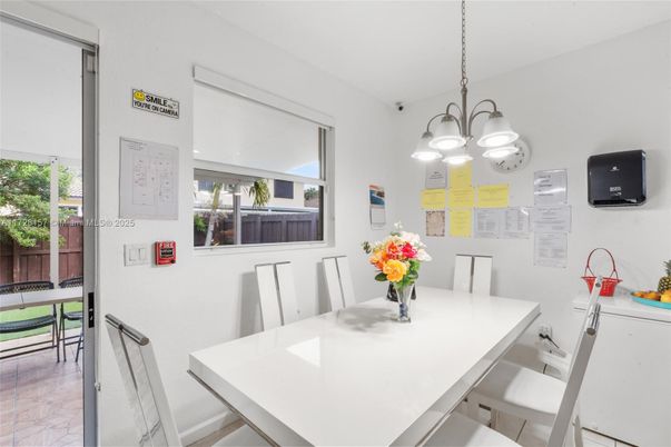 Chandelier, Dining room, Interior