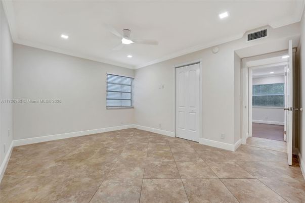 Empty room, Interior, Recessed Lighting