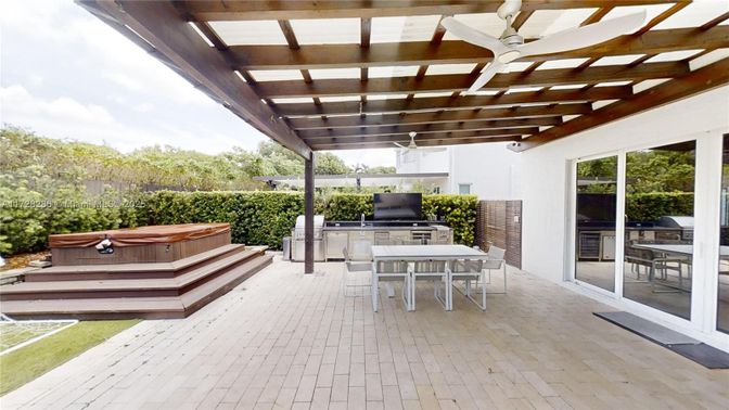 Exterior, Hot Tub