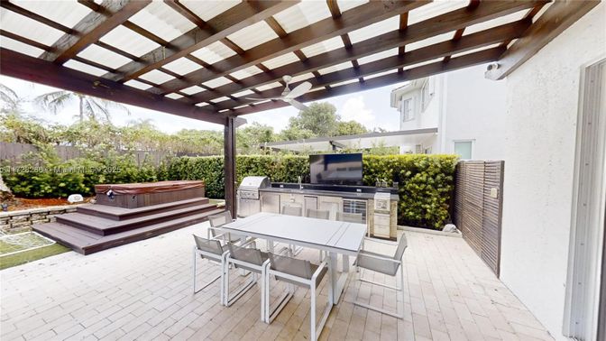 Exterior, Hot Tub