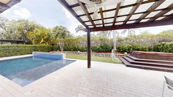 Exterior, Hot Tub, Pool