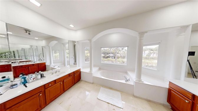 Bathroom, Dual Sink Vanities, Interior, Recessed Lighting