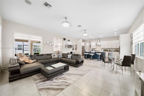 Dining room, Interior, Kitchen, Living room, Pendant Lights, Recessed Lighting, Stainless Steel Appliances