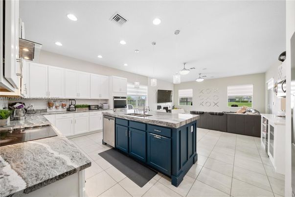 Interior, Kitchen, Living room, Pendant Lights, Recessed Lighting, Stainless Steel Appliances